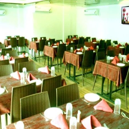 Hotel The Square Насик Экстерьер фото