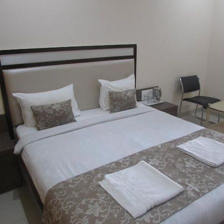 Hotel The Square Насик Экстерьер фото