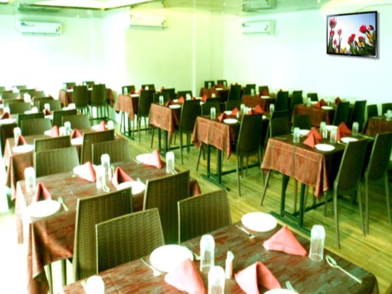 Hotel The Square Насик Экстерьер фото